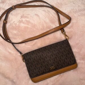 Michael Kors smartphone crossbody bag